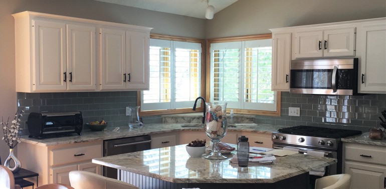 Phoenix kitchen with shutters and appliances